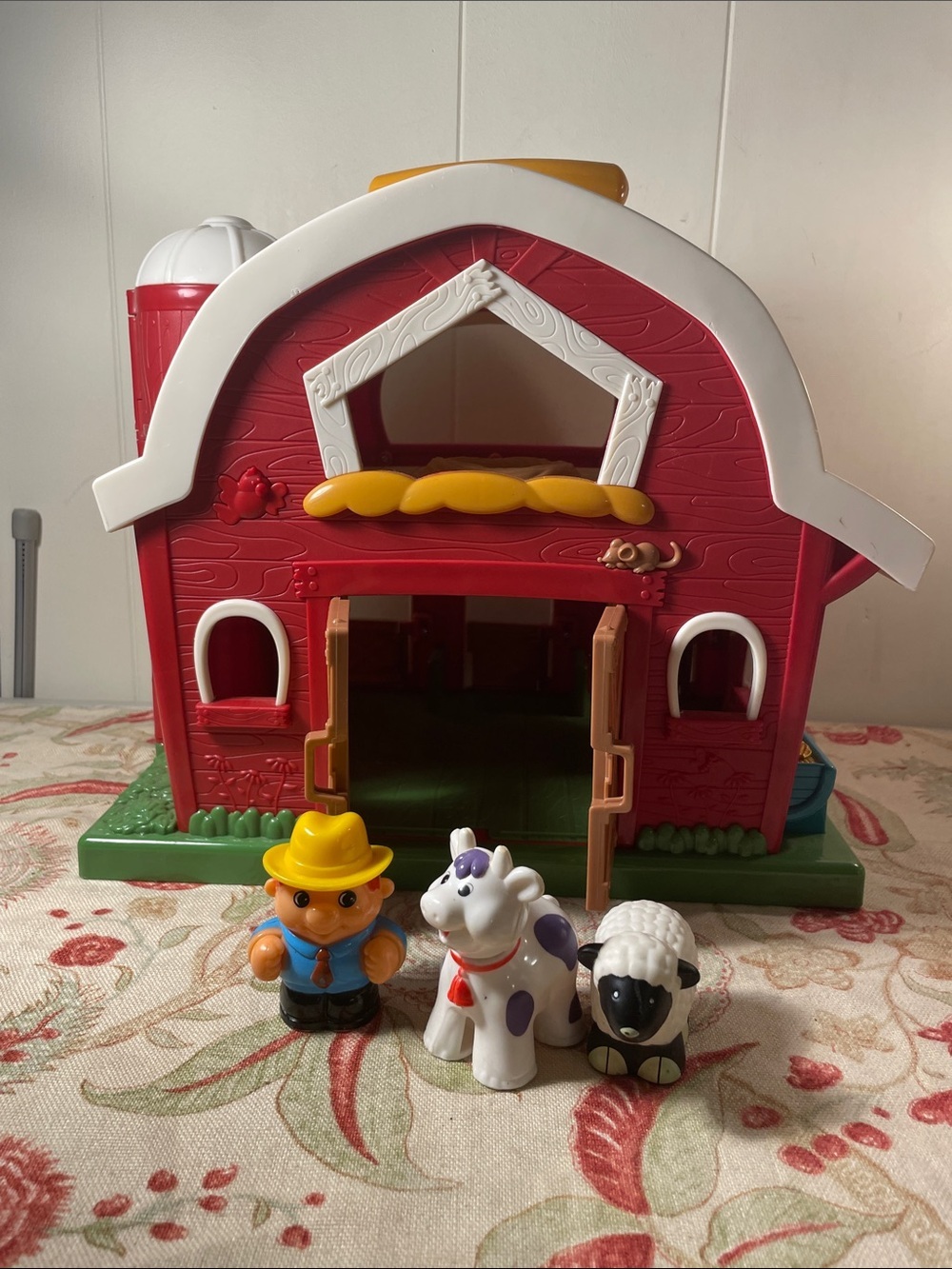 Battat Classic Red Barn Playset with Farmer, Cow & Sheep Figures